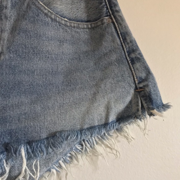 LEVI’S Denim Shorts - Picture 3 of 12